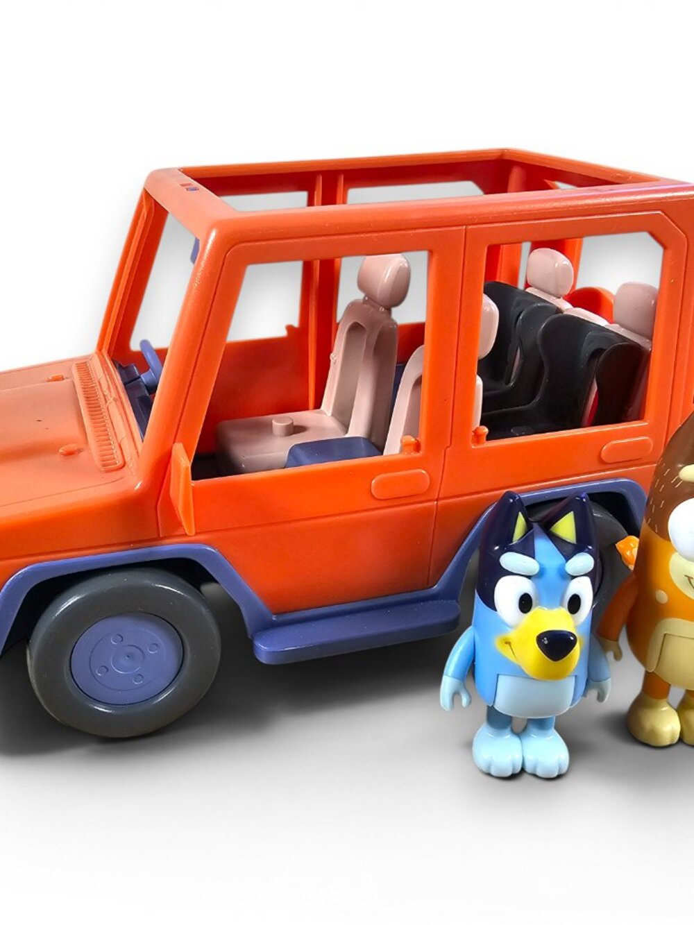 Moose Toys Bluey Family Road Trip 4WD Vehicle Orange Car with Mum Chilli Figures